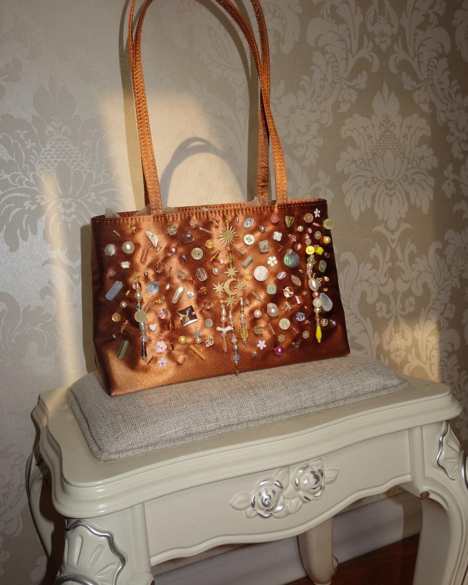 Hand-Beaded Underarm Rectangular Bag (Satin)